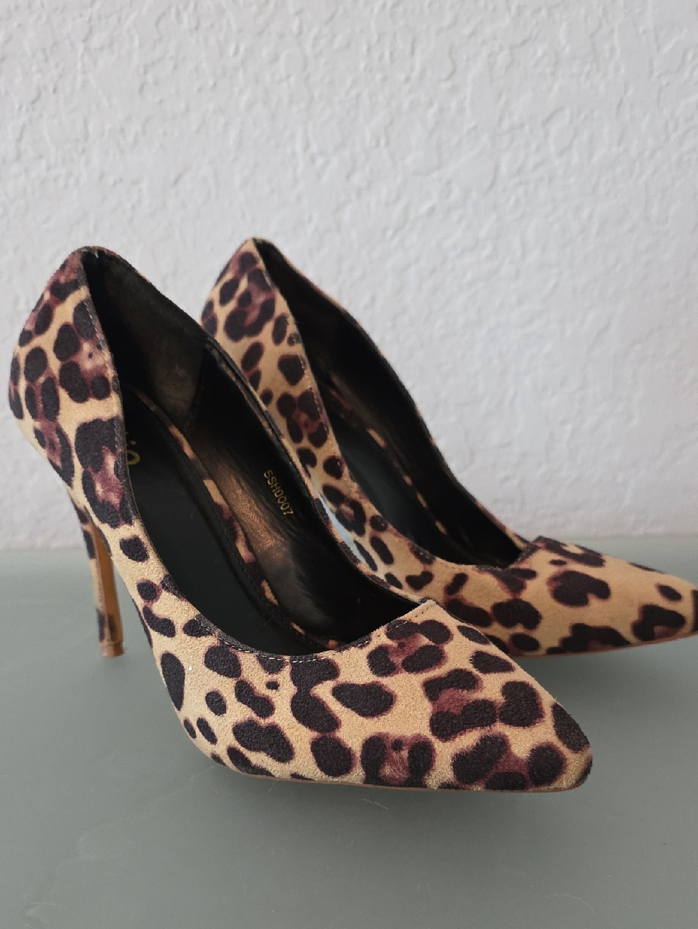 Ollio Leopard Print 4" Stiletto Pointed Toe Heels Size 8.5